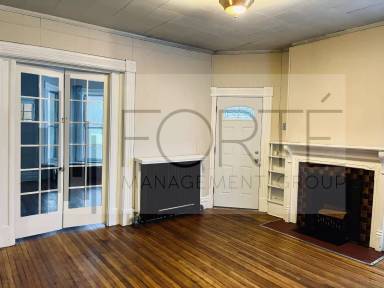 Main picture of 123 N School St