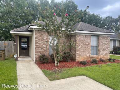 Main picture of 13 Breydon Ct