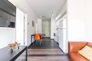 Main picture of 405 E Madison St