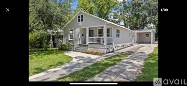 Main picture of 325 W Haya St