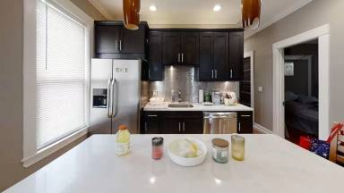 Main picture of 17 Pleasant St