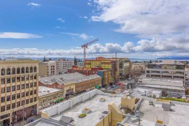 Main picture of 2067 University Ave