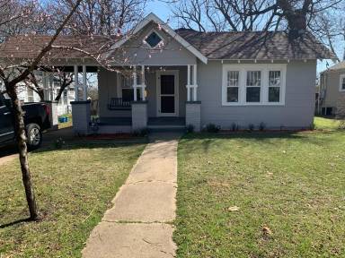 Main picture of 467 S Indianapolis Ave