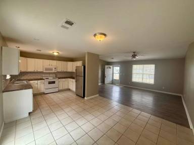 Main picture of 106 Maplewood Dr