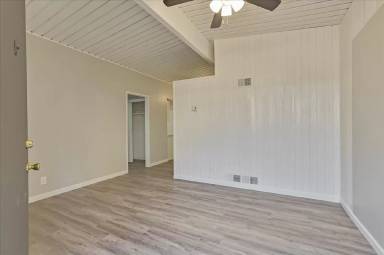 Main picture of 983 Lakehaven Dr