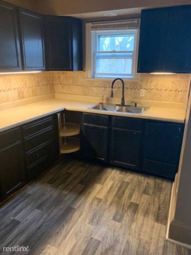 Main picture of 890 Bye St