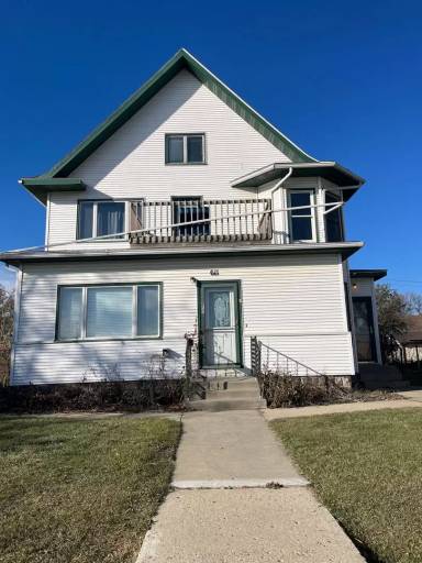 Main picture of 611 W 1st St