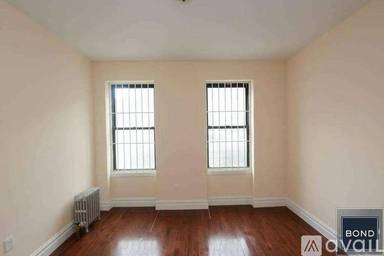 Main picture of 237 W 18th St