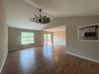 Main picture of 203 Ridgeview Dr
