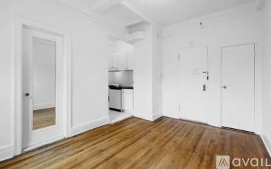 Main picture of 31 W 69th St