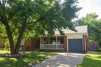 Main picture of 5825 E Oakwood Dr