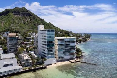 Main picture of 3065 Kalakaua Ave