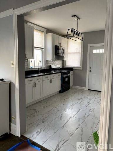 Main picture of 4141 W Barry Ave