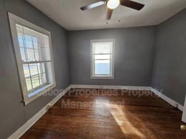 Main picture of 1004 Rhode Island St