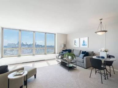 Main picture of 530 W Hawthorne Pl