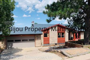 Main picture of 950 Golden Hills Rd