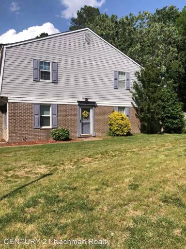 Main picture of 1045 Old Denbigh Blvd