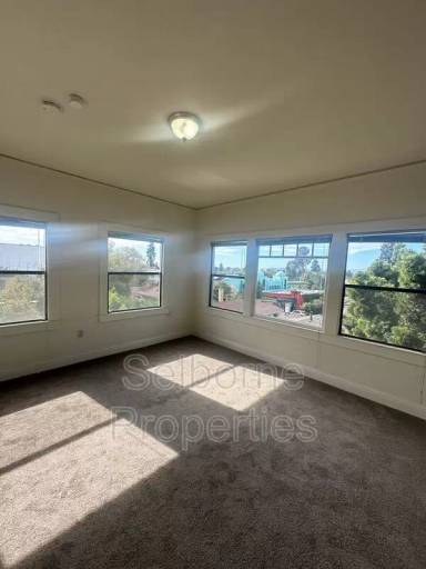 Main picture of 5339 Broadway