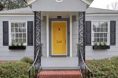 Main picture of 240 Columbus Dr