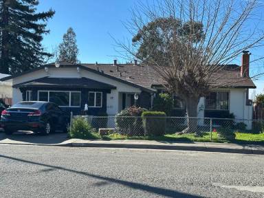 Main picture of 601 Falcon Dr