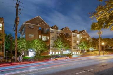 Main picture of 500 W Franklin Ave