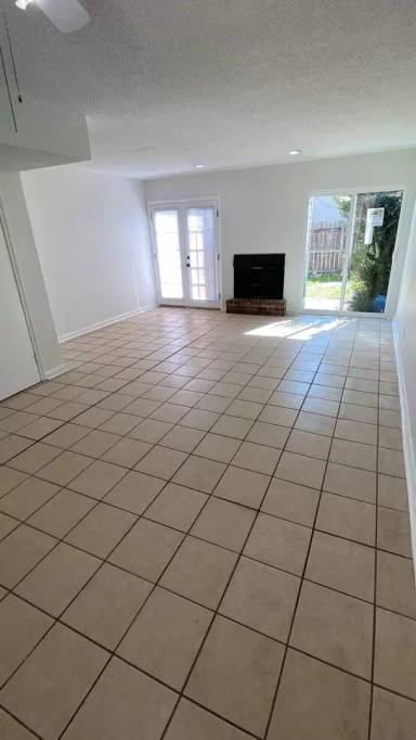 Main picture of 119 Antibes St E