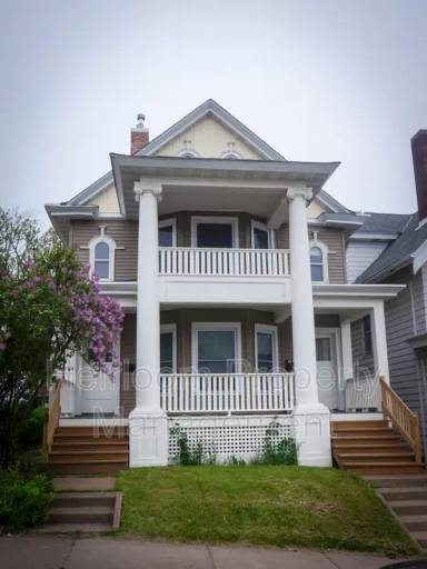 Main picture of 330 N 12th Ave E