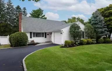 Main picture of 20 Arcadia Dr
