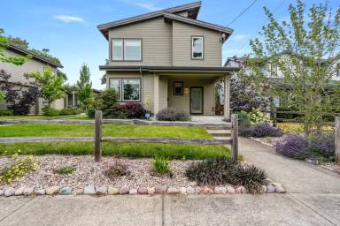 Main picture of 7035 SE Sherrett St