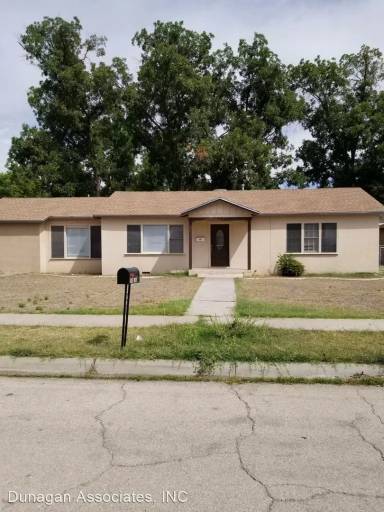 Main picture of 704 Elma Dr