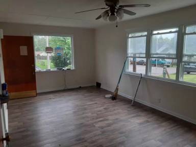 Main picture of 805 Dingman St
