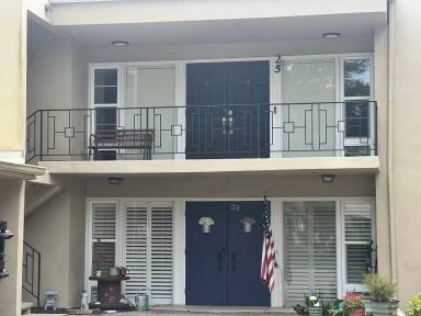 Main picture of 25 Country Club Dr
