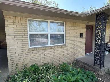 Main picture of 909 S 10th St