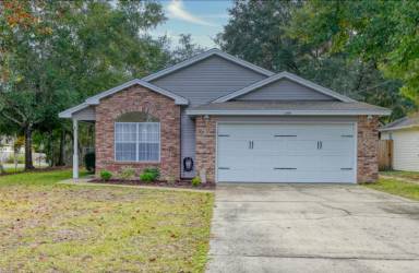 Main picture of 1696 Valparaiso Blvd