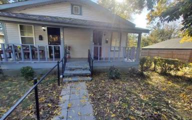 Main picture of 2917 Yale Ave