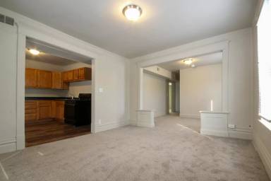 Main picture of 1530 E 35th St