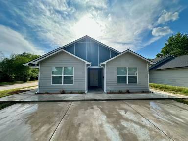 Main picture of 1703 N Grove Ave