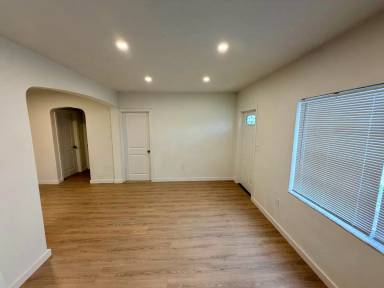 Main picture of 255 NW 32nd St