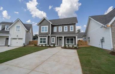 Main picture of 130 Hampton Cir