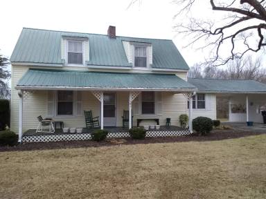 Main picture of 181 E Wall St