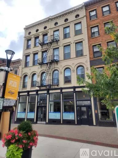 Main picture of 17 E Court St