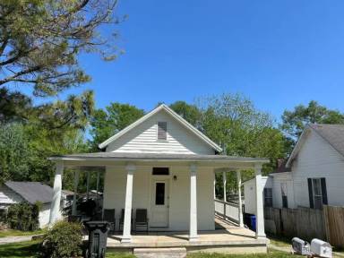 Main picture of 1315 S High St