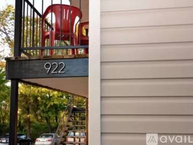 Main picture of 922 W Hughes St