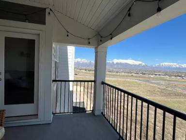 Main picture of 927 W Coral Charm Way