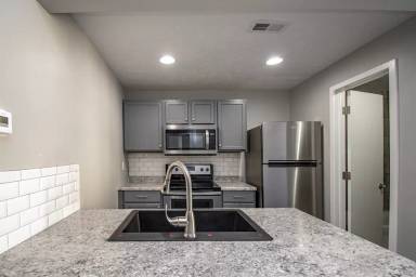 Main picture of 2705 Leavenworth St