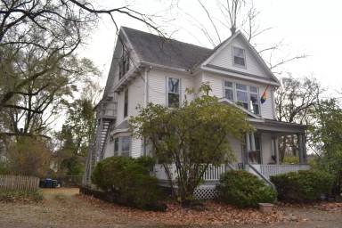 Main picture of 413 W Main St