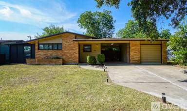 Main picture of 834 Karen Ln