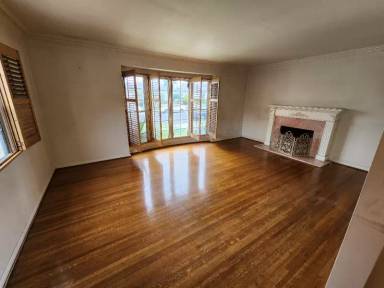 Main picture of 1962 S Point View St
