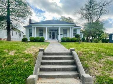 Main picture of 828 N Jefferson St