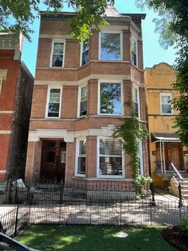 Main picture of 909 N Winchester Ave